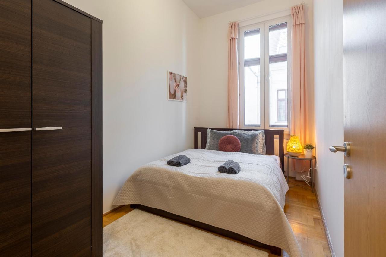 Cozy Home By Bella In The Heart Of Budapest Eksteriør bilde