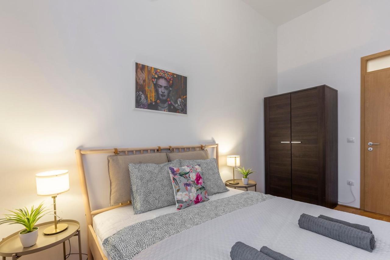 Cozy Home By Bella In The Heart Of Budapest Eksteriør bilde