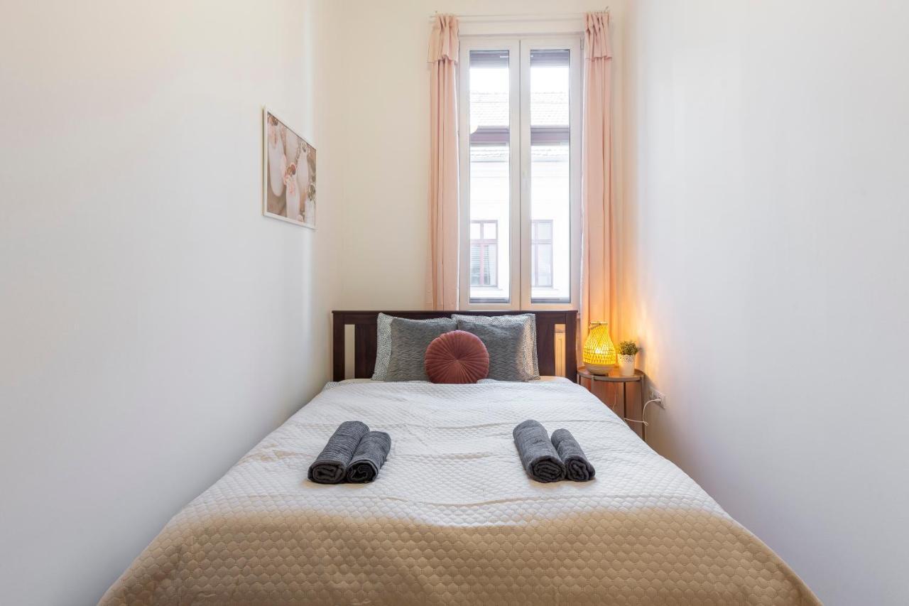 Cozy Home By Bella In The Heart Of Budapest Eksteriør bilde