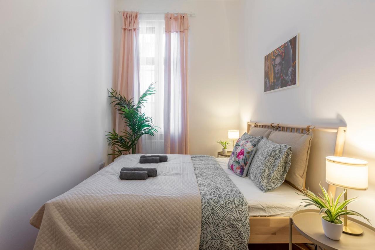 Cozy Home By Bella In The Heart Of Budapest Eksteriør bilde